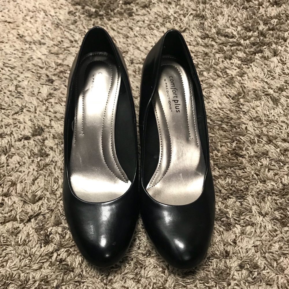 Black low heel pumps for comfort